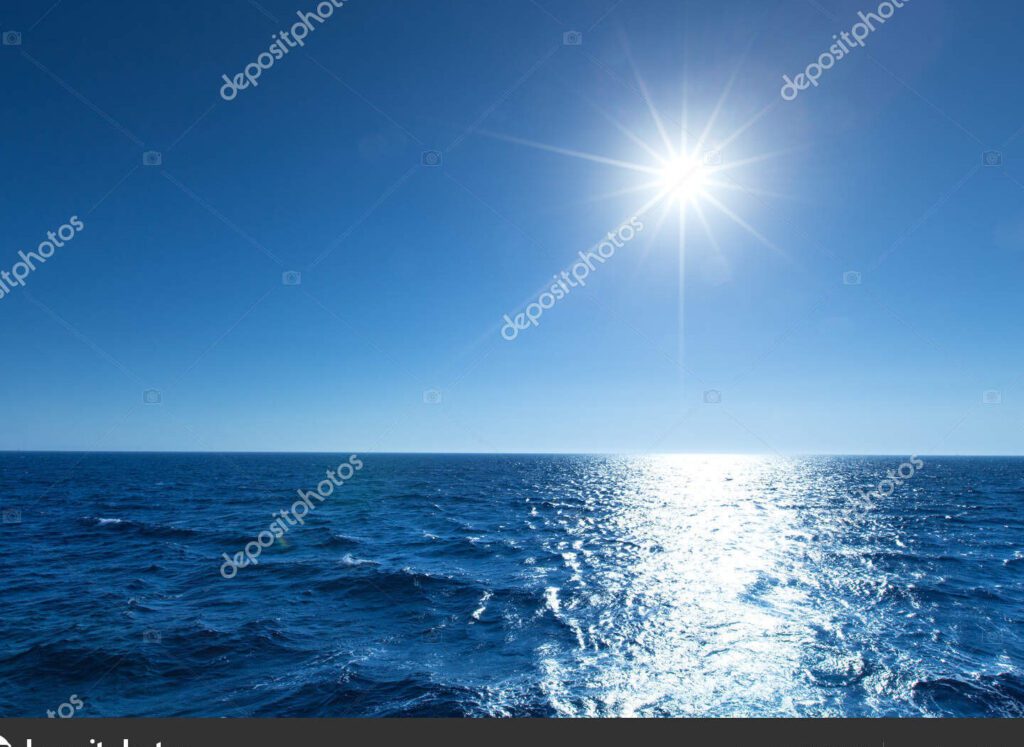 Las mejores frases del mar para reflexionar y encontrar paz interior 1 una imagen de un mar tranquilo y azul con el sol brillando sobre el