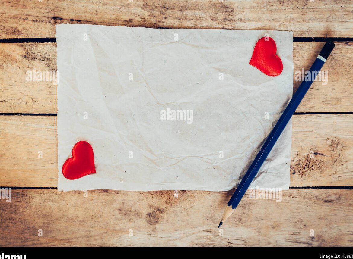 una imagen de una carta antigua con un corazon dibujado