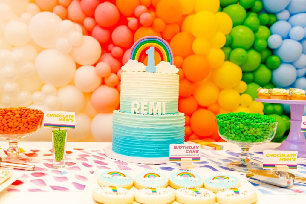 6 ideas únicas para celebrar tu cumpleaños de forma especial 1 una imagen de una fiesta de cumpleanos con decoraciones originales y coloridas