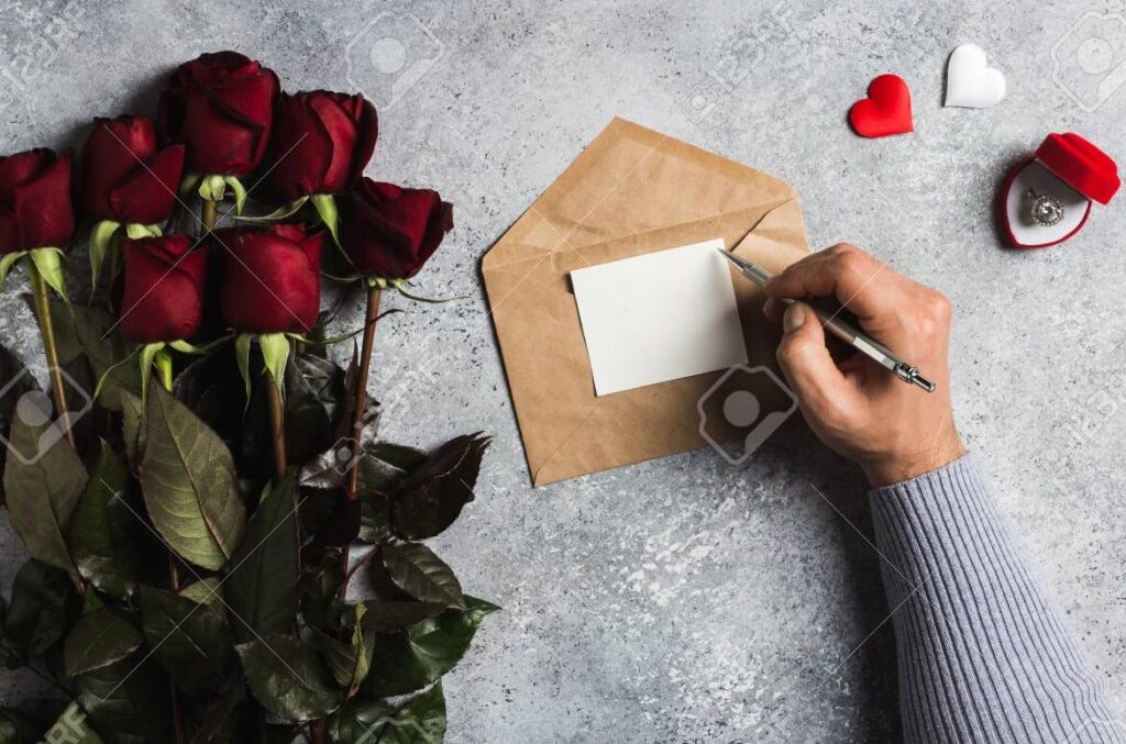 Expresando todo mi amor en una carta para mi novio de un mes 1 una imagen de una mano escribiendo una carta romantica con corazones y flores alrededor
