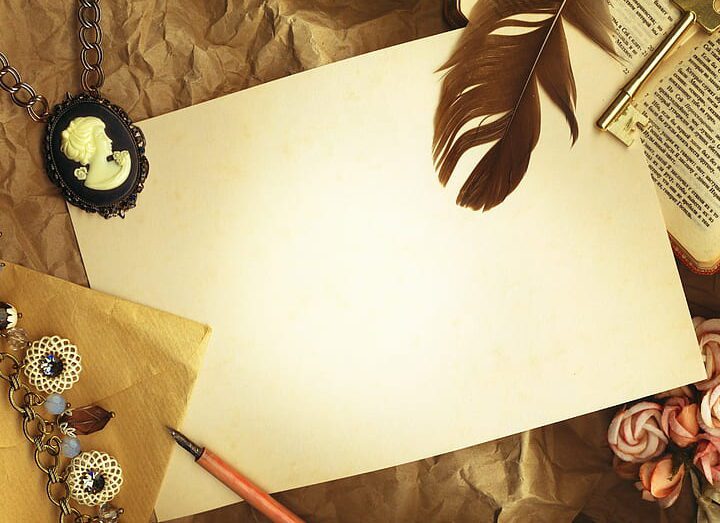 Descubre cómo enamorar con palabras a un desconocido en un poema 1 una imagen romantica de una pluma escribiendo en un papel con un fondo suave y calido