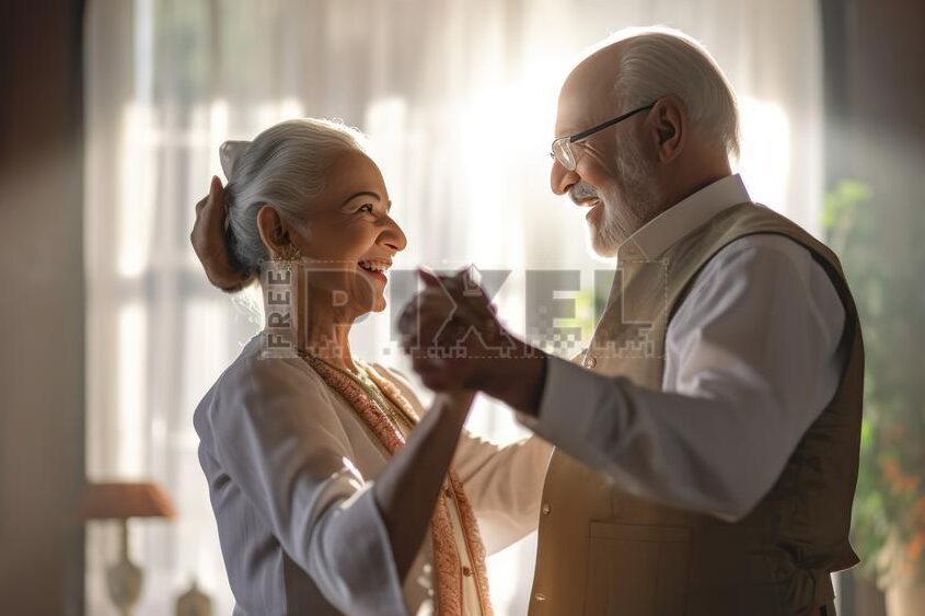 Poemas para bodas de perla: inspiración y amor eterno 1 una pareja de ancianos sonriendo y tomados de la mano rodeados de perlas brillantes