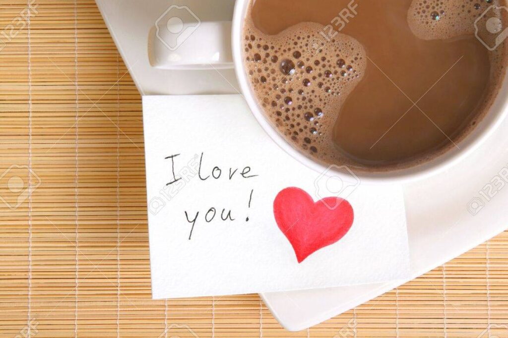 Conquista su corazón con una carta de buenos días irresistible 1 una taza de cafe con una nota de amor